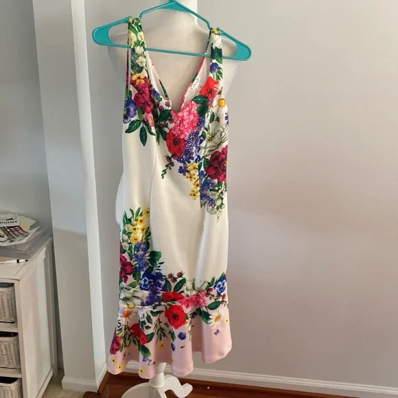 Venus dress size XS gorgeous! - Picture 4 of 16